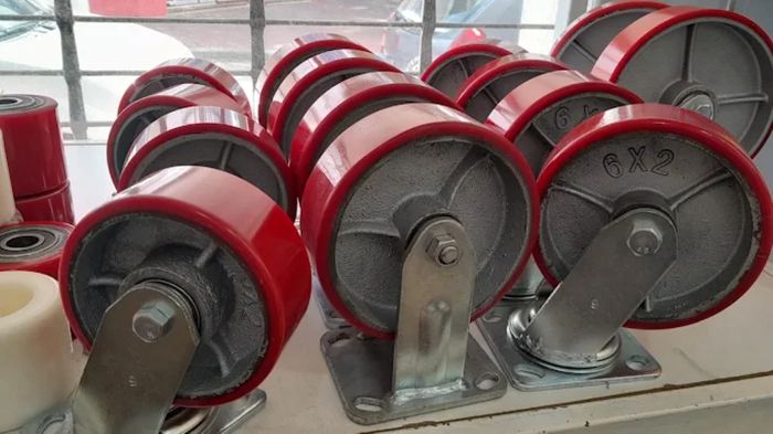 Ruedas de fundición y poliuretano rojo